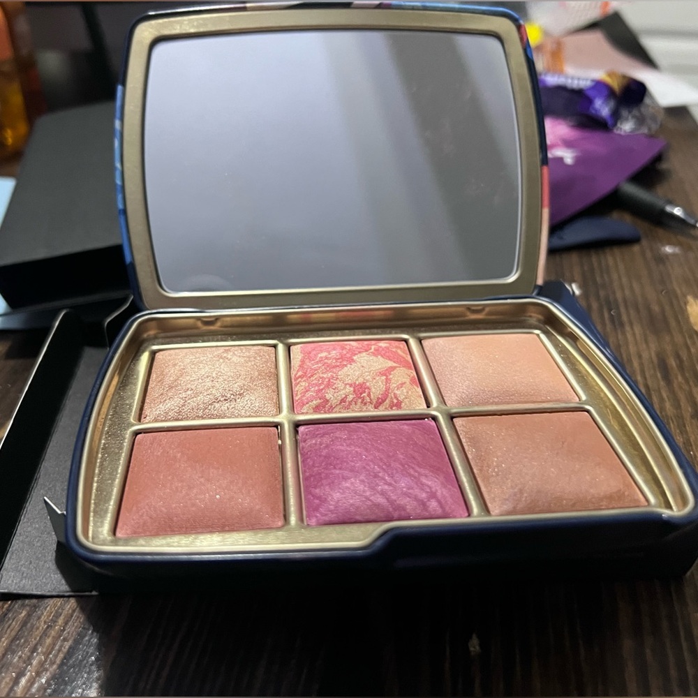Hourglass Ambient Lighting Palette - Vibrant Multicolor - Picture 6 of 8